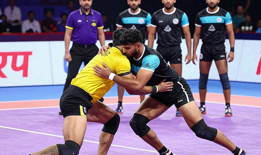 सूरजीत सिंह कप्तान, नवीन कुमार उपकप्तान: अहमदाबाद का प्रेस नोट जो अपनी सबसे ज़रूरी लाइन भूल गया